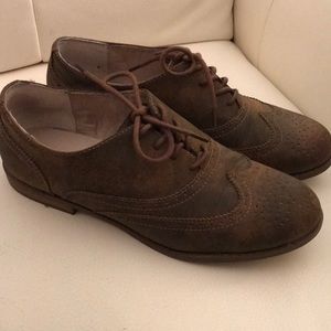 Dark brown tie up shoes